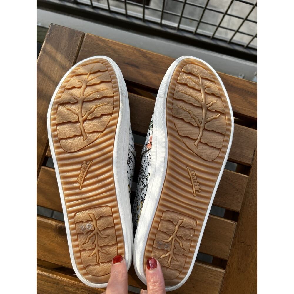 Women's Earth Tangelo White Butterfly Printed Leather Cut Out Sneakers 7.5 B - Picture 4 of 9